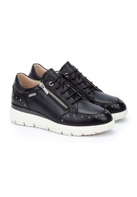 Pikolinos Zapatillas - black