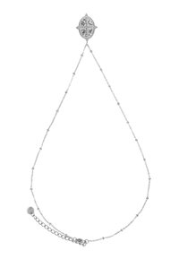 Collana in argento con un pendente ovale decorativo e intricato, con accenti in perline e un gancio regolabile sul retro.