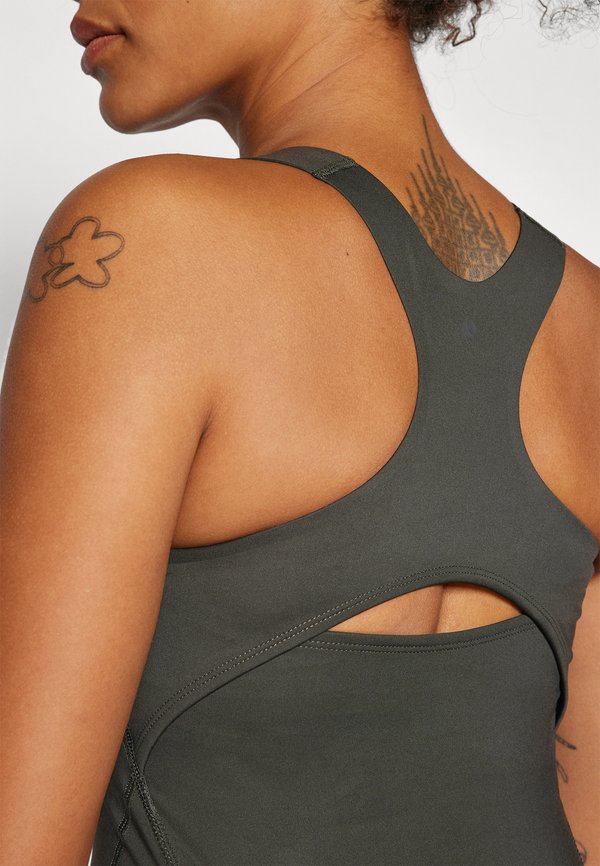 STUDIO TANK - Top - peat4