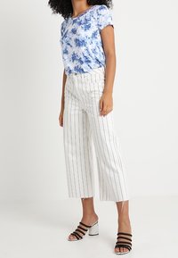 Hollister Co. Triko s potiskem - red