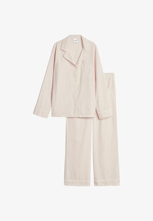 Lyserødt stribet pyjamassæt med en knaplukket top med en lomme og lange ærmer, kombineret med løstsiddende bukser med elastik i taljen.