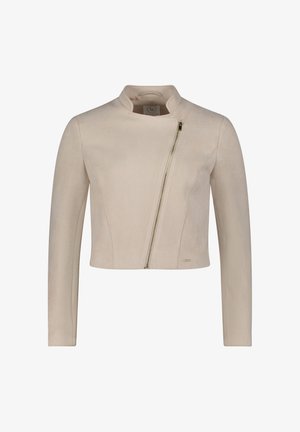 Giacca corta beige con maniche lunghe, colletto alto e chiusura frontale con zip diagonale.