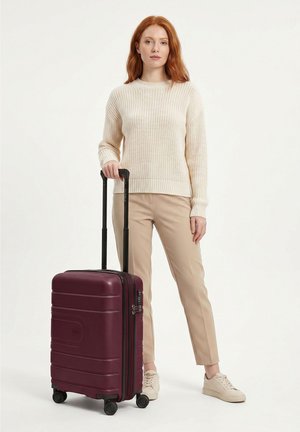 Redolz, ESSENTIALS 11 4 ROLLEN KABINENTROLLEY 55 CM MIT DEHNFALTE UNISEX - Trolley - burgundy