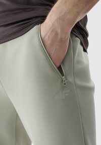 4F - Spodnie treningowe