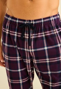 Next MOTION FLEX COSY STANDARD - Pizsama alsók - plum purple check