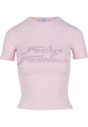 Rosa kurzärmliges Crop-Top aus glattem Stoff, mit "Feeling Reflectious" aus Strasssteinen auf der Vorderseite, runder Ausschnitt.