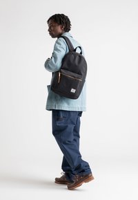 Herschel SETTLEMENT 23L - Batoh - gold