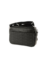 Bolso bandolera negro con un exterior texturizado que presenta logos repetidos de "CHABRAND". Detalles en cuero liso, correa ajustable y herrajes plateados.