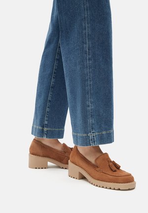 HIGH-HEELED  - Jalga libistatavad jalanõud - brown