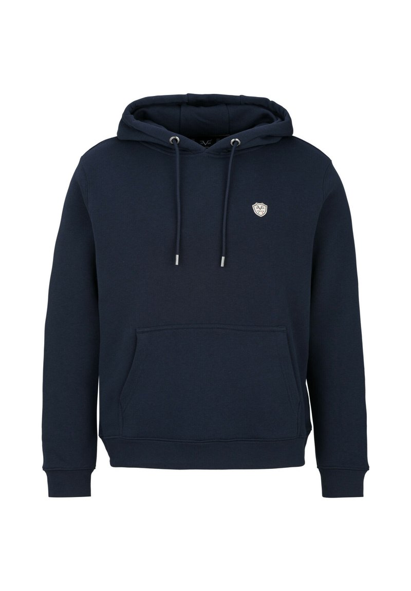 Navyblauwe hoodie gemaakt van zacht materiaal, met een kangoeroezak, een capuchon met trekkoord en een klein geborduurd logo op de borst.