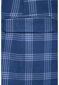 Niebieska tkanina w kratę z teksturowanym splotem, z naprzemiennie umieszczonymi ciemnoniebieskimi i jasnoniebieskimi liniami. Zawiera płaską kieszeń z tyłu.