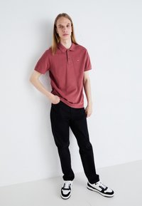 Levi's® Polotričko - mahogany