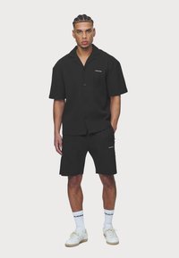 Pegador TROY - Šortky - black
