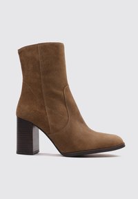 Bryan Stepwise Bottines à talons hauts - camel