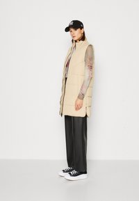 Noisy May NMDALCON  - Strukirani kaput - beige