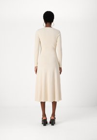 DKNY DRESS - Pletené šaty - talco
