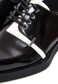 Cesare Gaspari Stringate - black