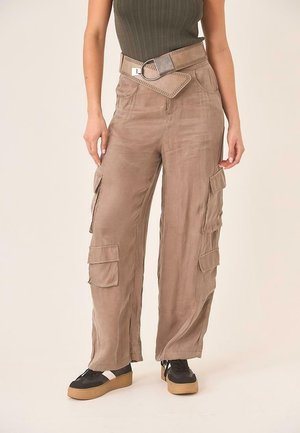 ANCHO CAMEL - Pantalones cargo - camel