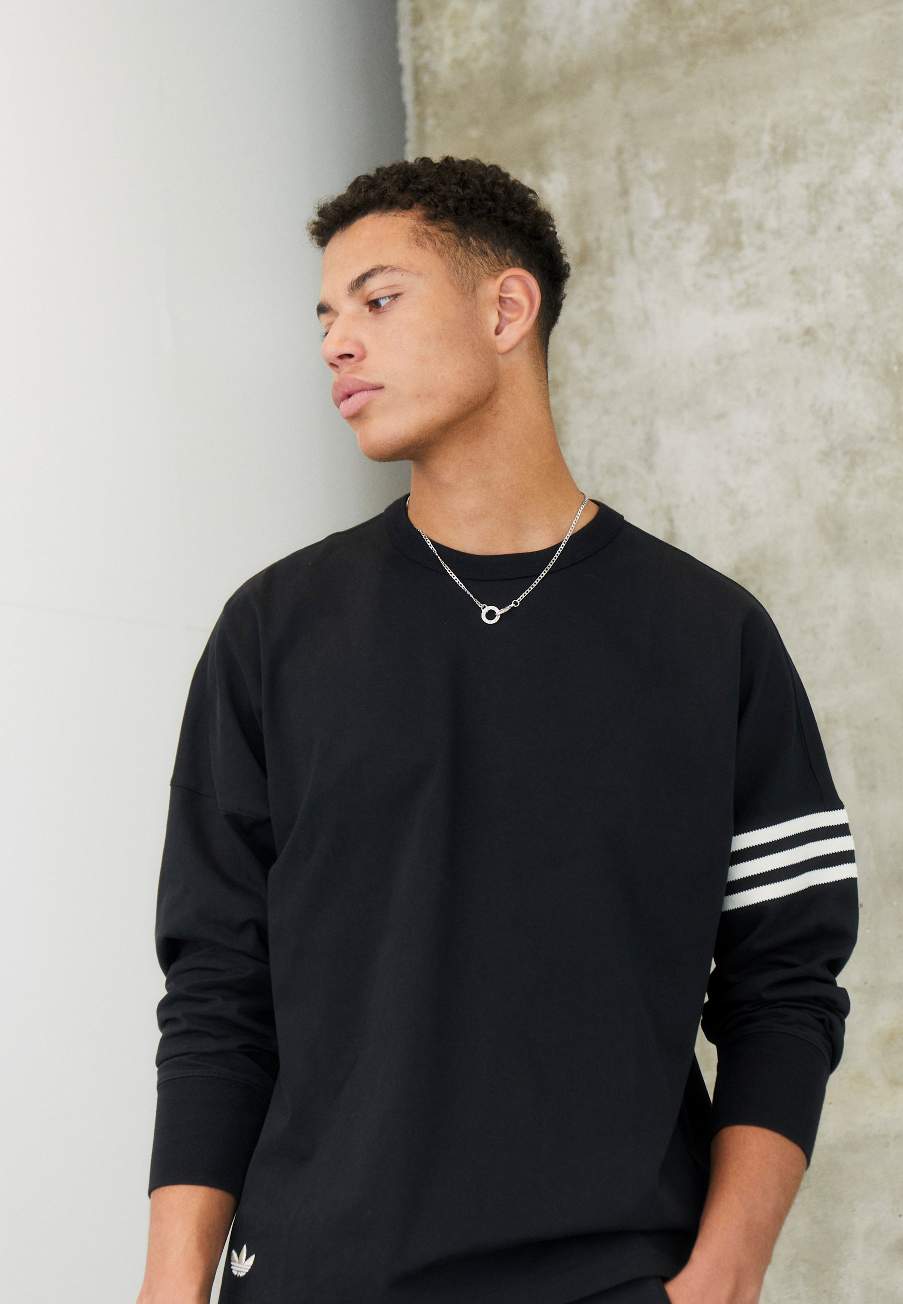 正品 adidas NEUCLASSICS Long-Sleeved T-shirt Adidas Originals Neuclassics T-Shirt Oversize à manches longues