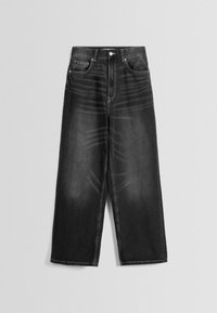 Jeans de denim negro de pierna ancha con un lavado desgastado, cinco bolsillos y herrajes metálicos. Presenta un clásico cierre con cremallera y costuras cosidas.