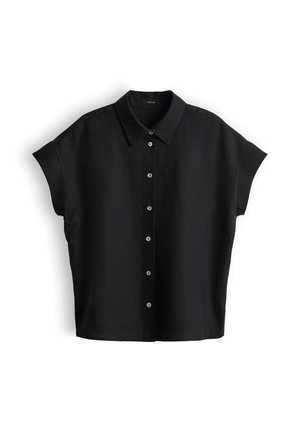 Zwart kortemouwen button-up overhemd met kraag, plat gelegd op een witte achtergrond, met zes zichtbare knopen aan de voorkant.