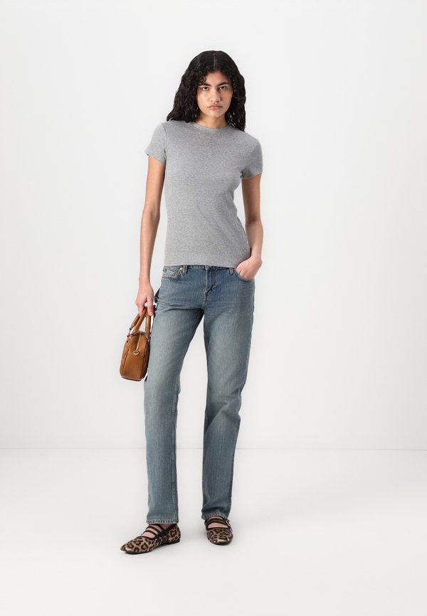 CLOSE FITTED  - Basic T-shirt2