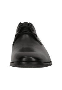 Chaussure habillée en cuir noir avec un bout rond, un design à lacets, une texture lisse et une semelle en caoutchouc basse. Style minimaliste sans motifs ni accents visibles.