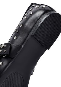 Derimod Bailarinas con hebilla - black