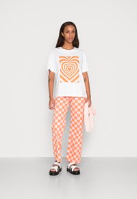 Monki T-shirt estampada - psycadelic
