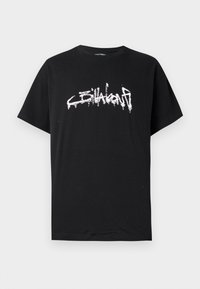 Μαύρο βαμβακερό μπλουζάκι με κοντά μανίκια και στρογγυλή λαιμόκοψη. Διαθέτει λευκό γραφίτι στυλ σχέδιο στο εμπρόσθιο μέρος.