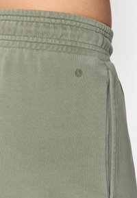 Thumbnail Image 6