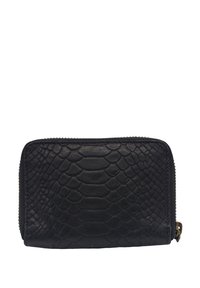 Portefeuille noir texturé avec motif peau de reptile, fermeture éclair et accents en bronze. Design rectangulaire compact.