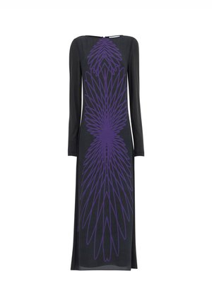 Vestido negro de manga larga con un diseño geométrico púrpura similar a plumas, con un escote redondo y un cierre de cremallera en la parte posterior.