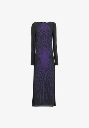 Zwarte jurk met lange mouwen, voorzien van een paars geometrisch verenachtig ontwerp, met een ronde halslijn en een ritssluiting aan de achterkant.