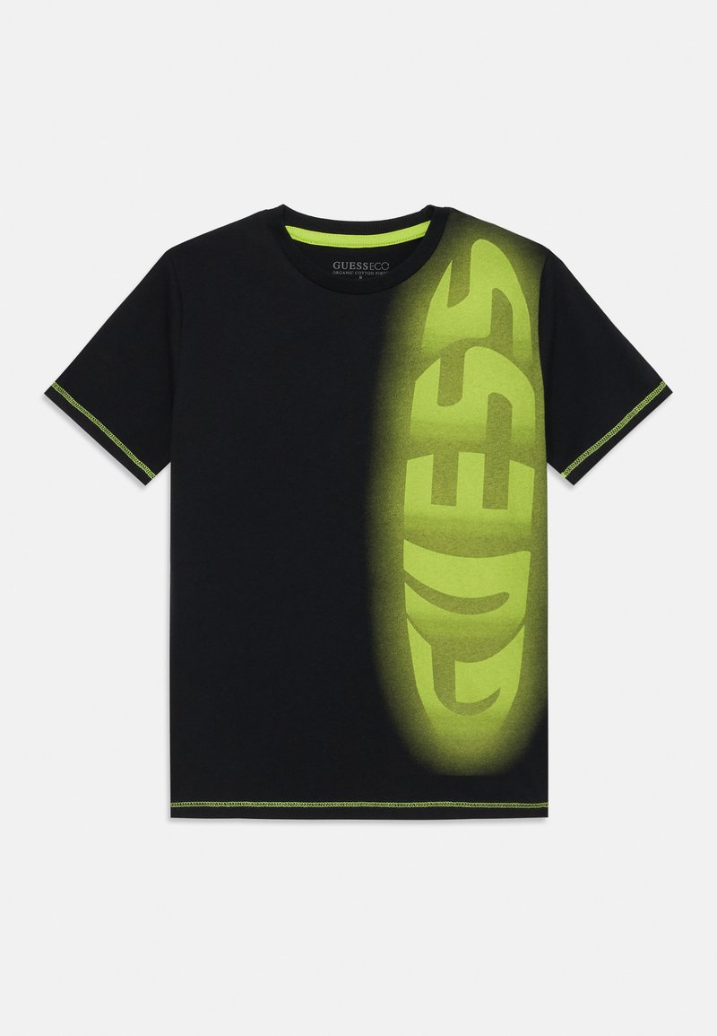 Svart bomullst-skjorte med et stort grønt gradient "GUESS"-logo på forsiden, med grønn søm på kragen og ermene.