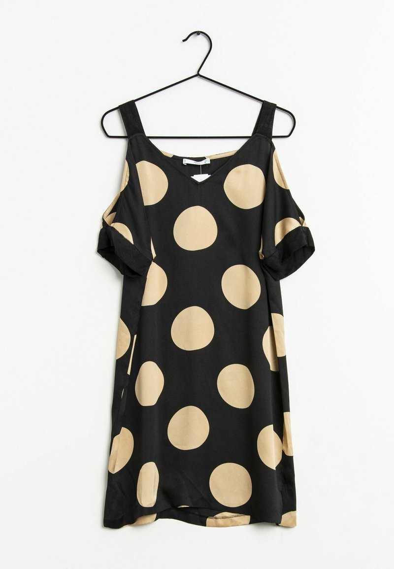 Zwarte jurk met off-shoulder ontwerp, korte opgerolde mouwen, grote beige stippen en een V-hals. Gemaakt van een soepel stof.