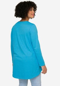 Angel of Style SMILEY V-AUSSCHNITT - Langarmshirt - light blue