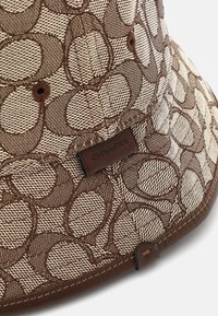 COACH SIGNATURE BUCKET  - Hat - brown
