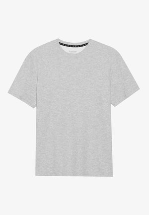 Szürke pamut póló rövid ujjakkal és V-nyakkal. A gallérban egy kontrasztos fekete belső címke található. Puha, sima textúra.