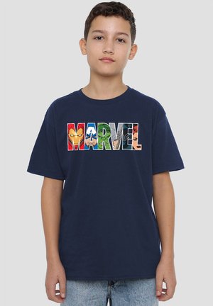 Marineblaue Baumwoll-T-Shirt mit einem großen, mehrfarbigen "MARVEL"-Grafik, das Bilder von Comic-Charakteren zeigt. Kurze Ärmel, entspannte Passform.