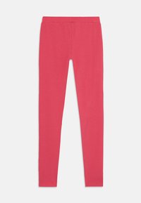 Testre szabott leggings egy élénk rózsaszín pamut keverékből, sima tapintással, elasztikus derékrésszel, és láthatatlan varrások vagy minták nélkül.