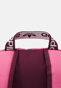 adidas Originals ADICOLOR UNISEX - Rugzak - rose tone/victory crimson/white
