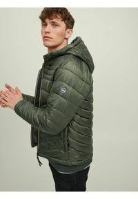 Jack & Jones JJEHERO PUFFER HOOD - Zimní bunda - rosin