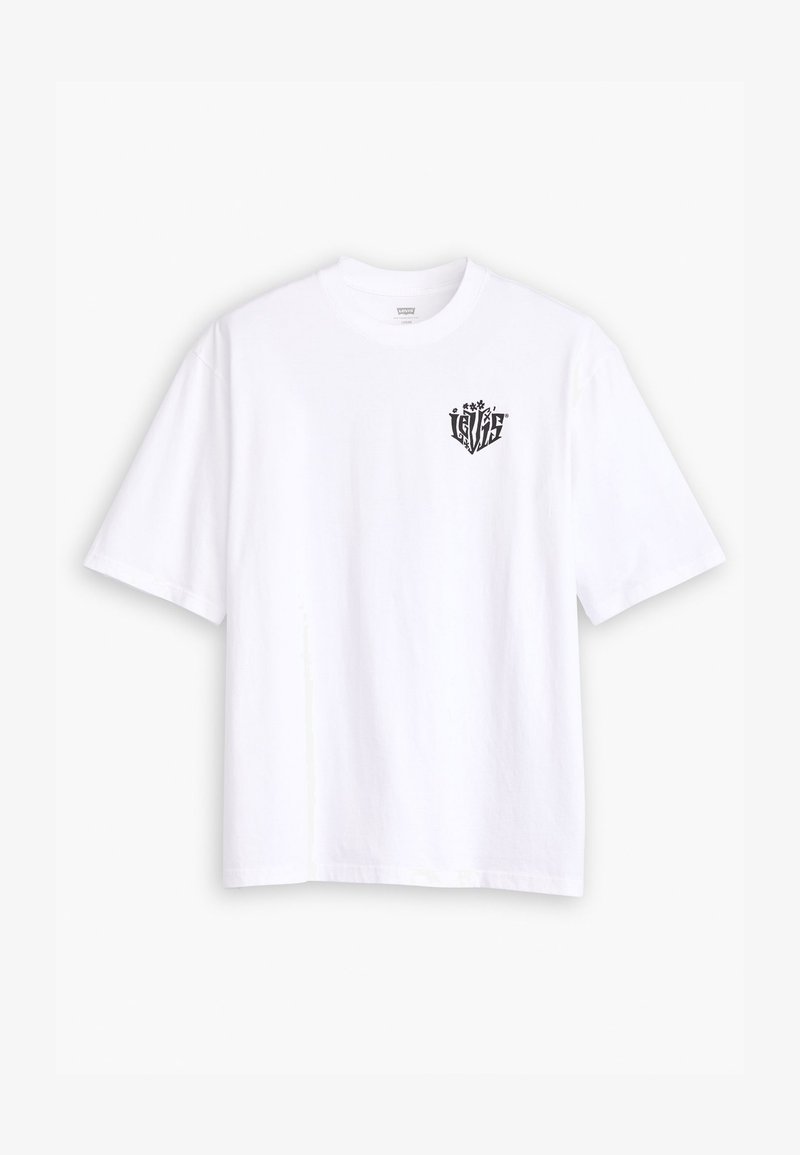 Camiseta de algodón blanca con un pequeño gráfico negro de diseño intrincado en la parte izquierda del pecho. Mangas cortas y corte relajado.