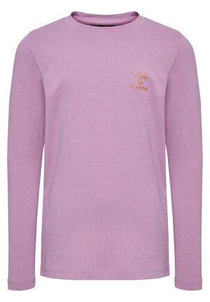 Langærmet, lyse lilla t-shirt med rund halsudskæring, med et lille gyldent bi-logo og teksten "hummel" på venstre bryst.