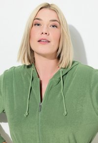 Ulla Popken Župan - moss green