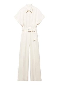 Crème-kleurige wijde jumpsuit met korte mouwen, knoopsluiting aan de voorkant, klassiek kraag en bijpassende gordel met rechthoekige gesp.