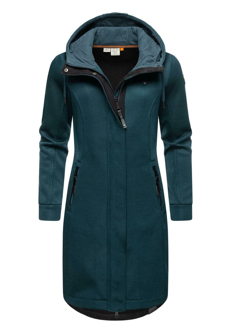 Manteau long en teal avec capuche, fabriqué en tissu texturé ; dispose de deux poches latérales zippées et d'une fermeture éclair à l'avant ; accents noirs le long du col.