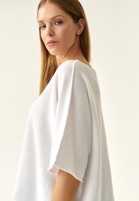 TATUUM ARBIZA - Maglione - off white