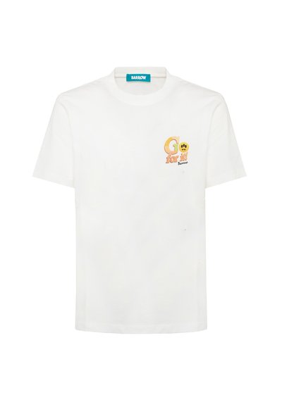 T-shirt bianca a maniche corte con la scritta "Go for it!" e una faccina gialla sorridente sul petto sinistro, con etichetta blu "BARROW" sul collo.